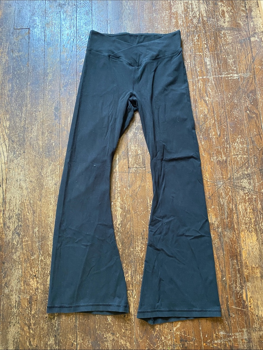 Victorias Secret PINK Black Flared Yoga Leggings with V Waist Size LG